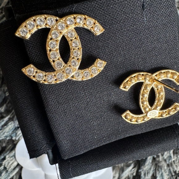 Chanel gold earrings with crystals - Picture 4 of 5